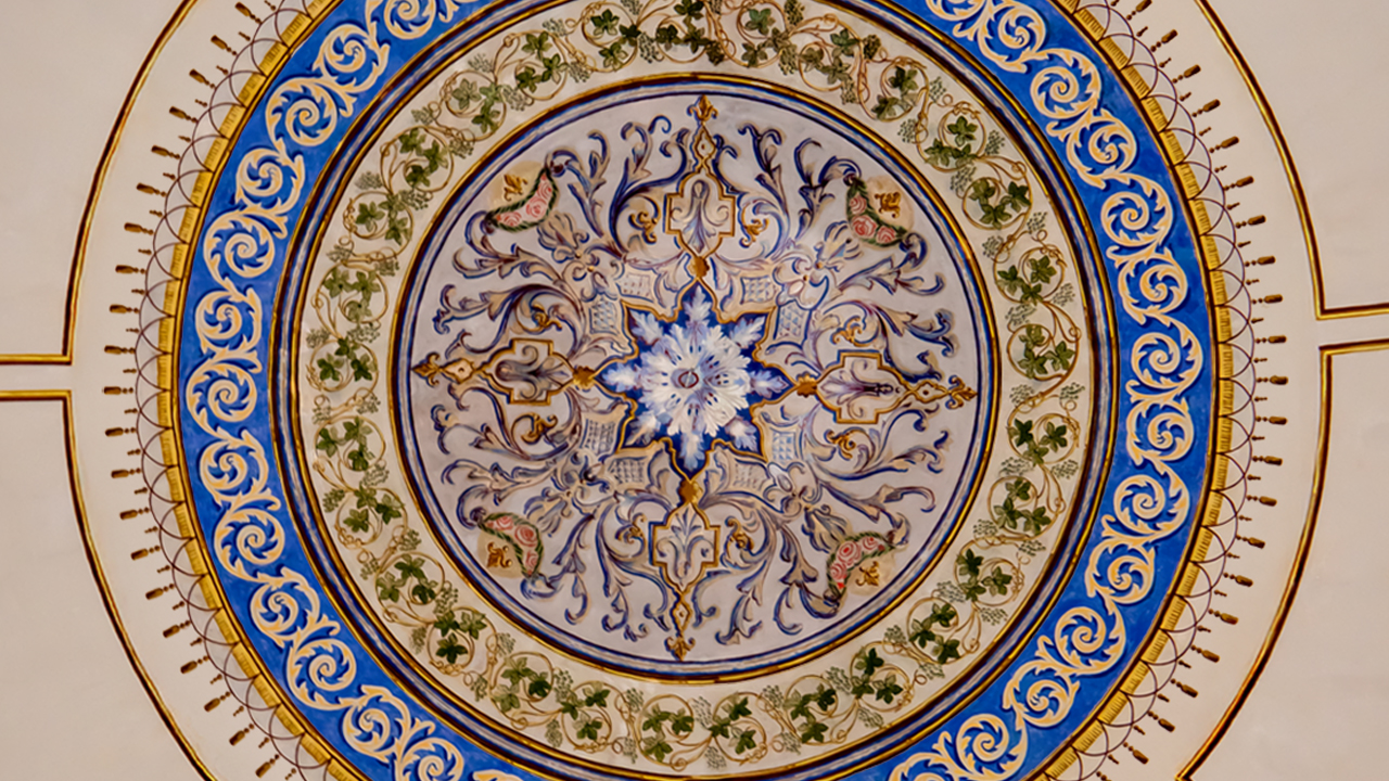 Göğün Katmanları ve İlahi Ahenk: Alaaddin Camii Kubbesi